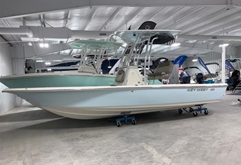 2022 Key West 230 Bay Reef Ice Blue/White Boat